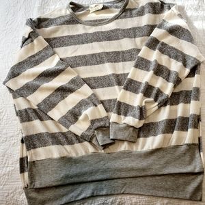 Women's Oversized Gray and White Sweater